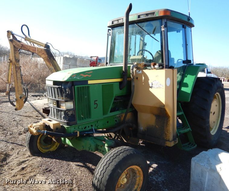 image for item GC9433 2000 John Deere 7210 tractor