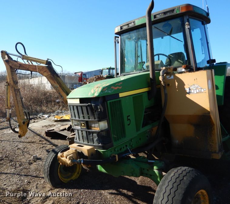 image for item GC9433 2000 John Deere 7210 tractor