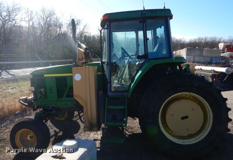 image for item GC9433 2000 John Deere 7210 tractor