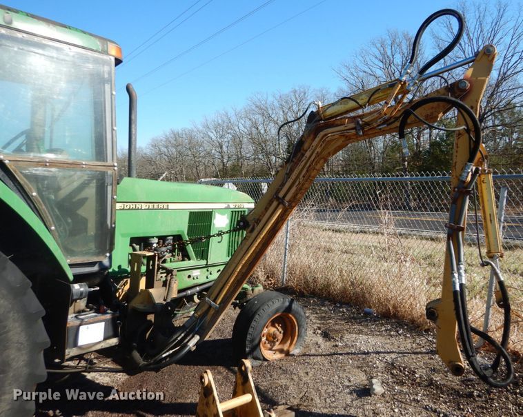 image for item GC9433 2000 John Deere 7210 tractor