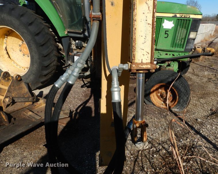 image for item GC9433 2000 John Deere 7210 tractor