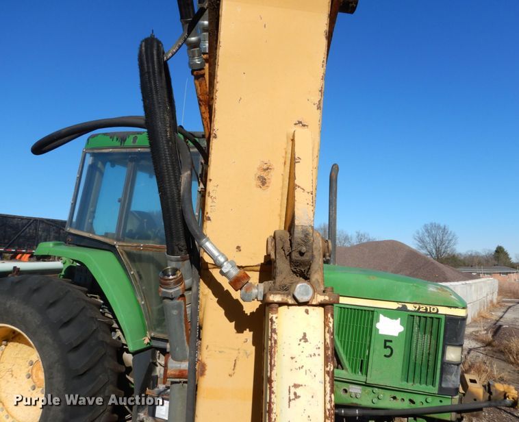 image for item GC9433 2000 John Deere 7210 tractor