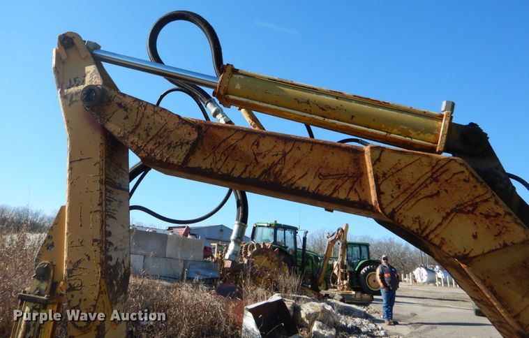 image for item GC9433 2000 John Deere 7210 tractor