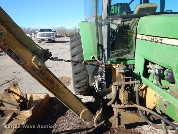 image for item GC9433 2000 John Deere 7210 tractor