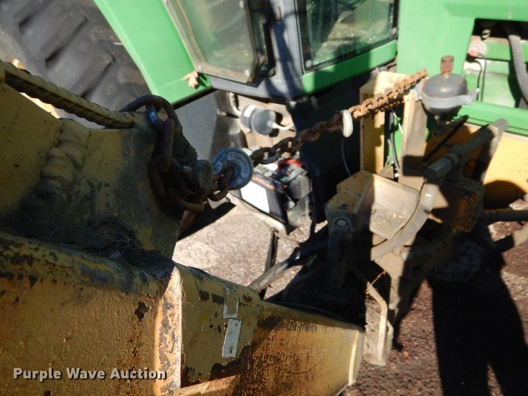 image for item GC9433 2000 John Deere 7210 tractor