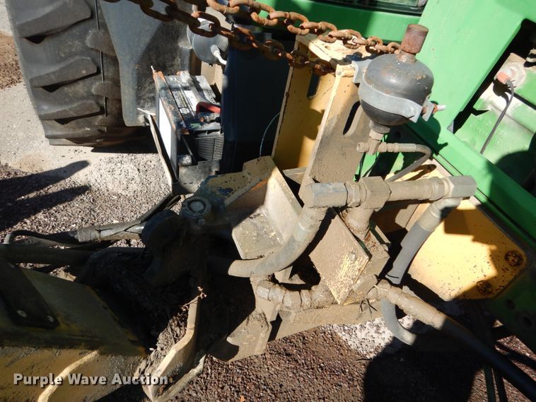 image for item GC9433 2000 John Deere 7210 tractor