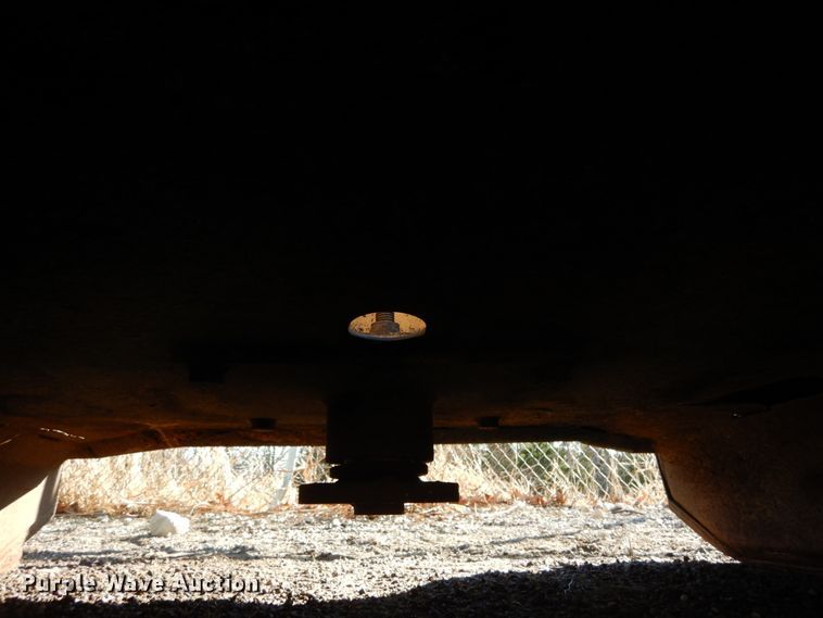 image for item GC9433 2000 John Deere 7210 tractor