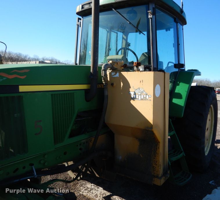 image for item GC9433 2000 John Deere 7210 tractor