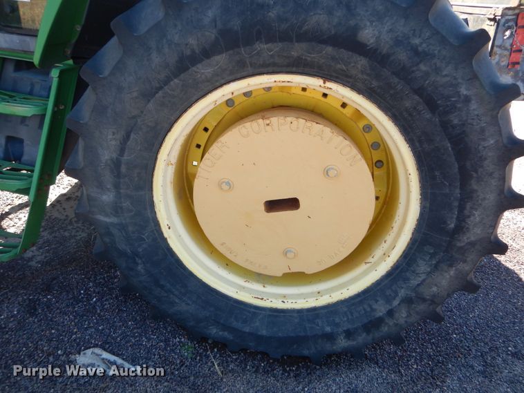 image for item GC9433 2000 John Deere 7210 tractor