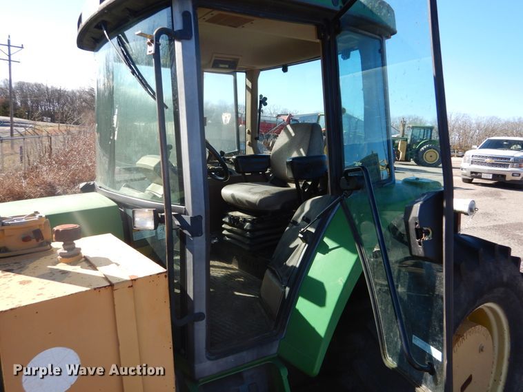 image for item GC9433 2000 John Deere 7210 tractor