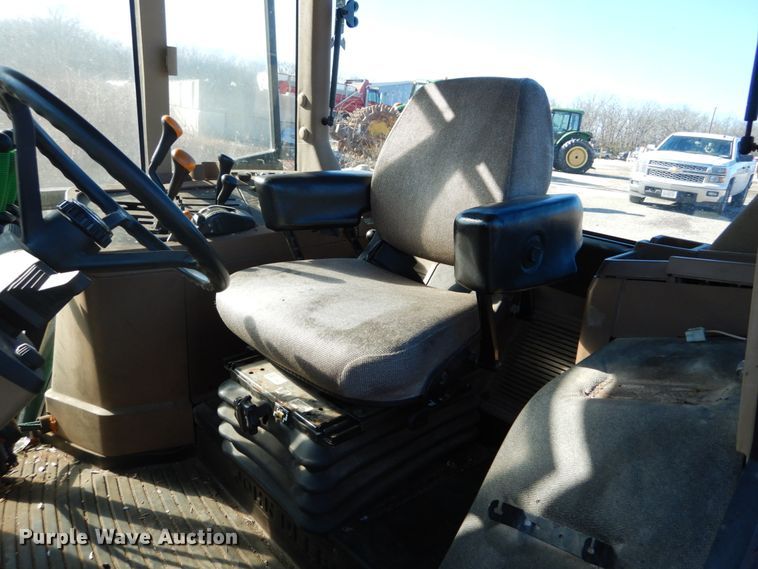 image for item GC9433 2000 John Deere 7210 tractor