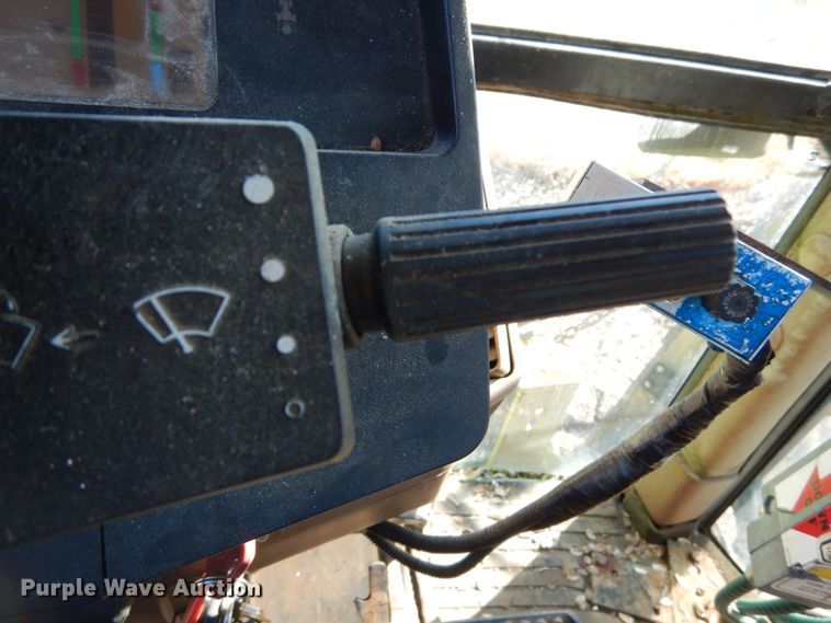 image for item GC9433 2000 John Deere 7210 tractor