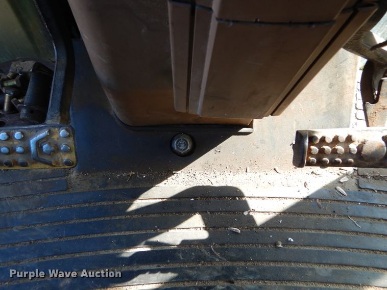 image for item GC9433 2000 John Deere 7210 tractor