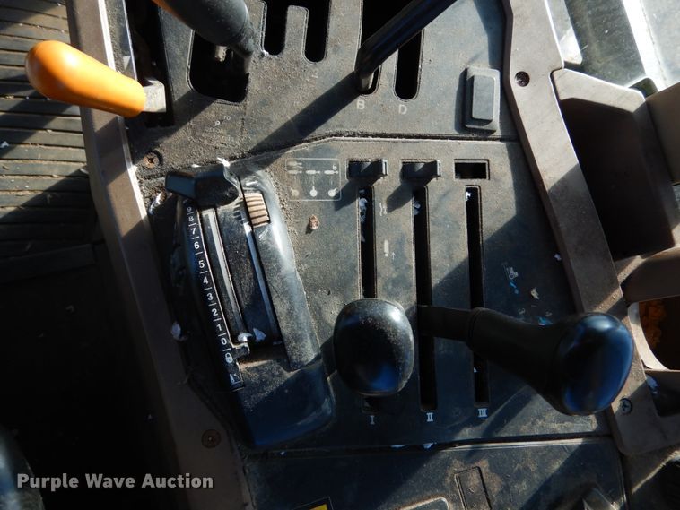 image for item GC9433 2000 John Deere 7210 tractor