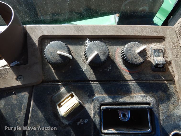 image for item GC9433 2000 John Deere 7210 tractor