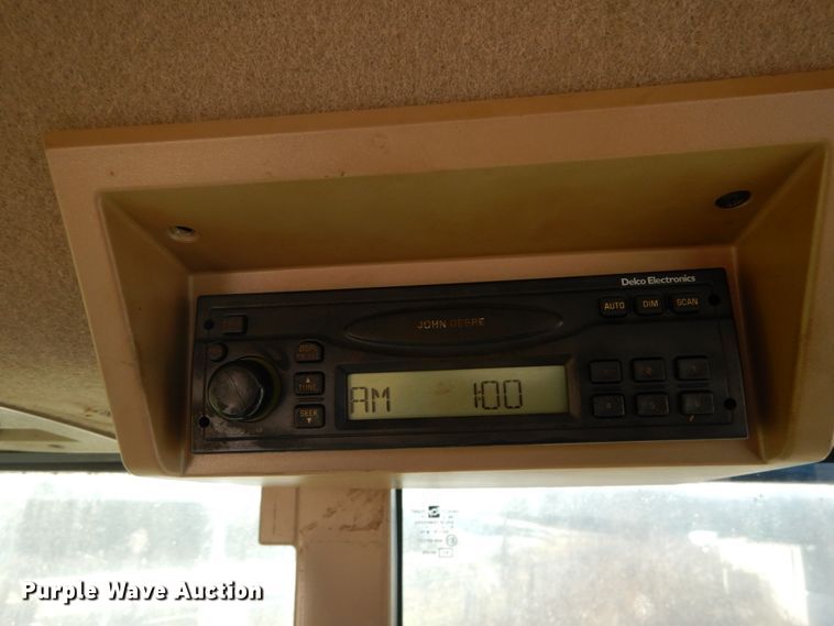 image for item GC9433 2000 John Deere 7210 tractor