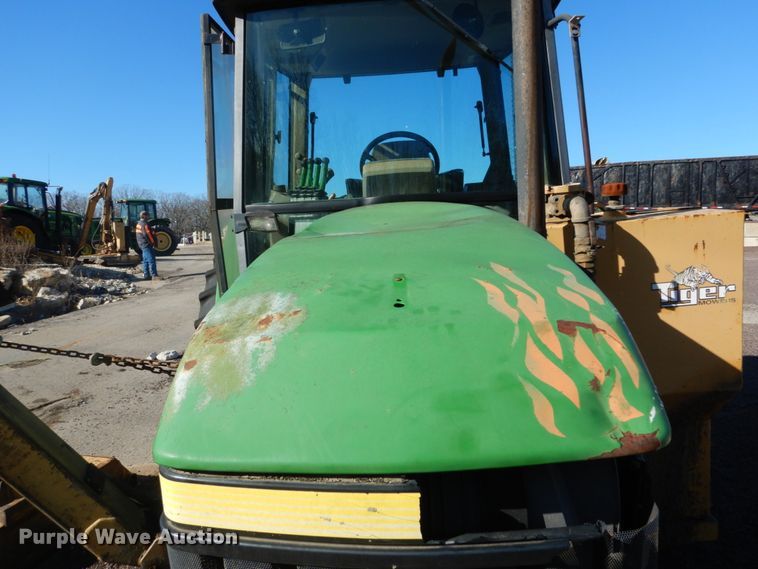 image for item GC9433 2000 John Deere 7210 tractor