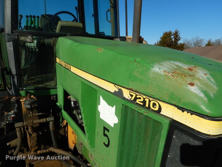 image for item GC9433 2000 John Deere 7210 tractor