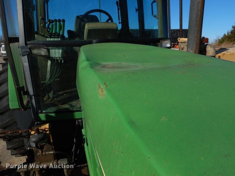 image for item GC9433 2000 John Deere 7210 tractor