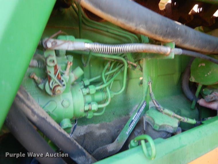 image for item GC9433 2000 John Deere 7210 tractor