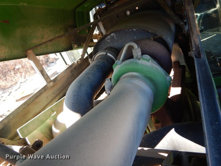 image for item GC9433 2000 John Deere 7210 tractor