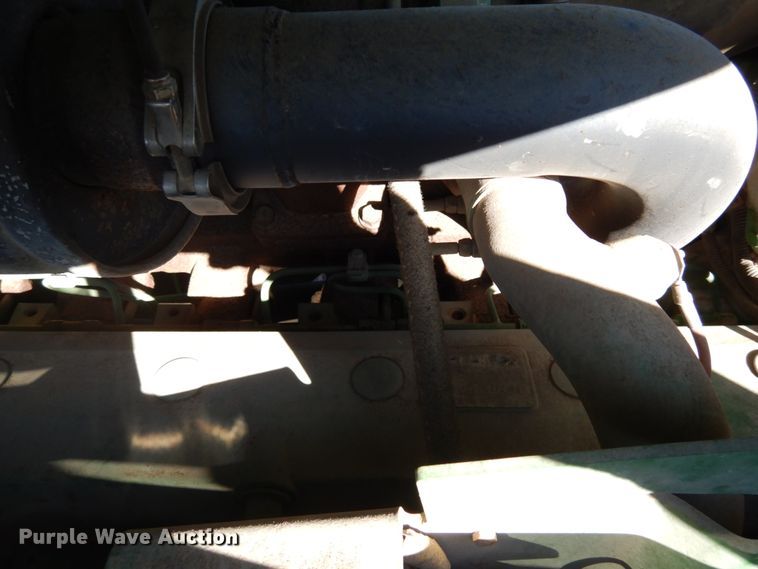 image for item GC9433 2000 John Deere 7210 tractor