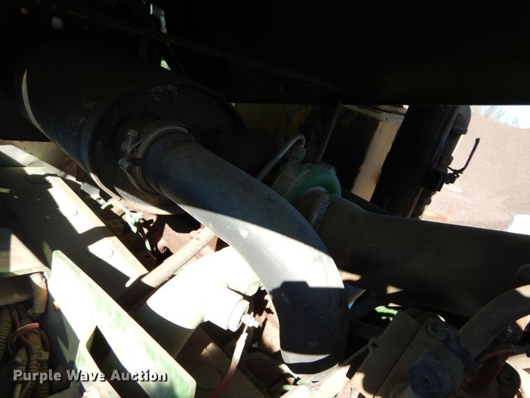 image for item GC9433 2000 John Deere 7210 tractor