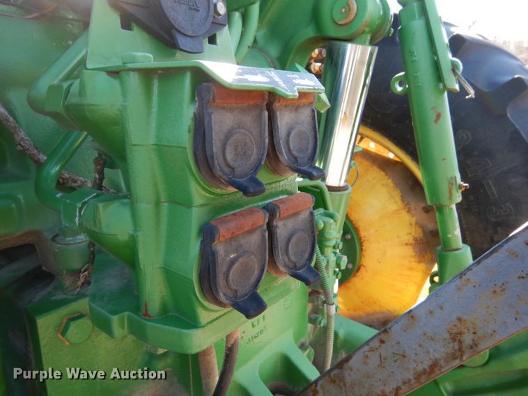 image for item GC9433 2000 John Deere 7210 tractor