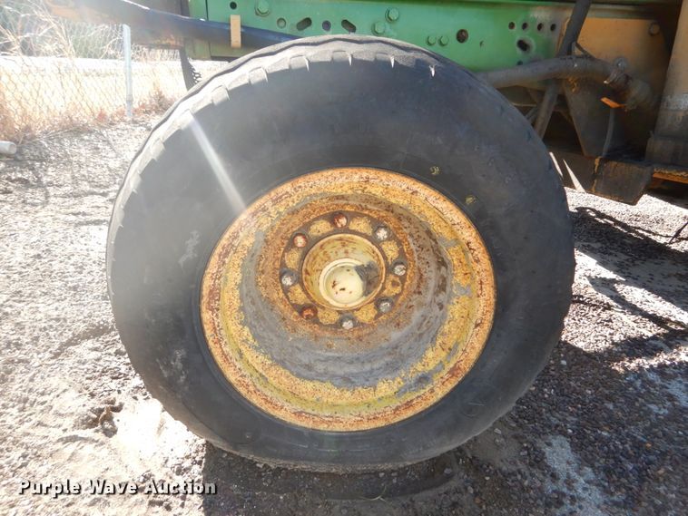 image for item GC9433 2000 John Deere 7210 tractor