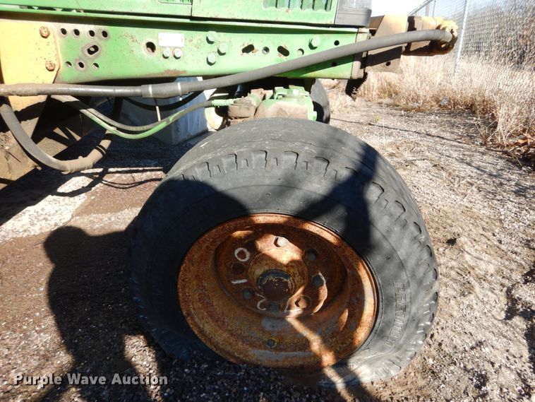 image for item GC9433 2000 John Deere 7210 tractor