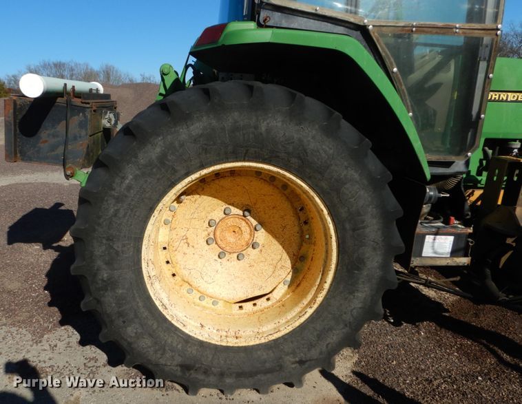 image for item GC9433 2000 John Deere 7210 tractor