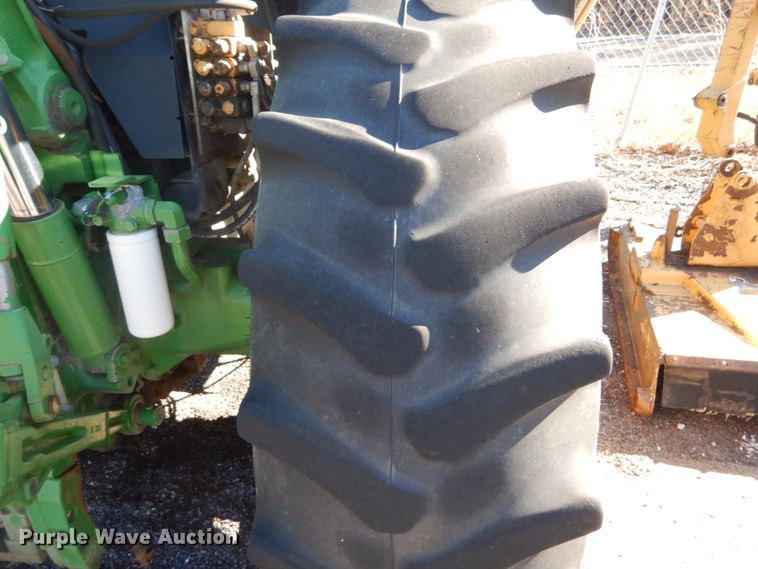 image for item GC9433 2000 John Deere 7210 tractor