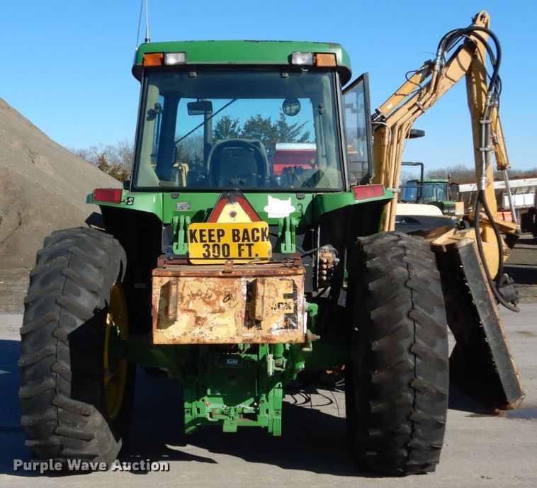 image for item GC9434 2000 John Deere 7210 tractor