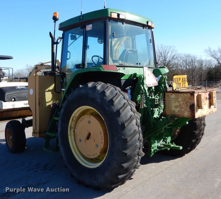 image for item GC9434 2000 John Deere 7210 tractor