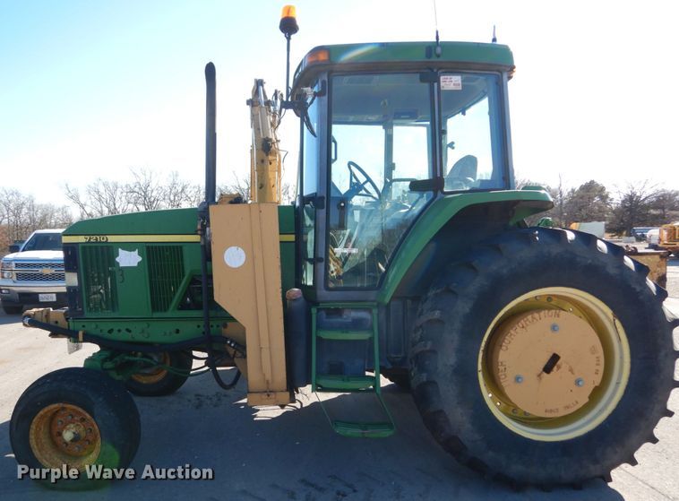 image for item GC9434 2000 John Deere 7210 tractor