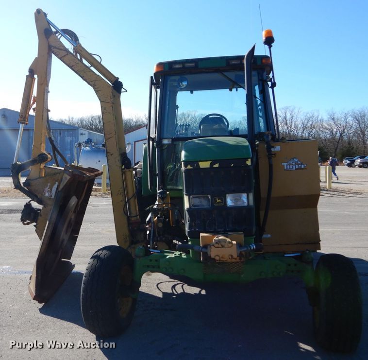 image for item GC9434 2000 John Deere 7210 tractor