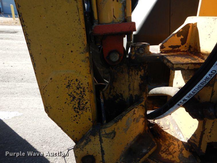 image for item GC9434 2000 John Deere 7210 tractor