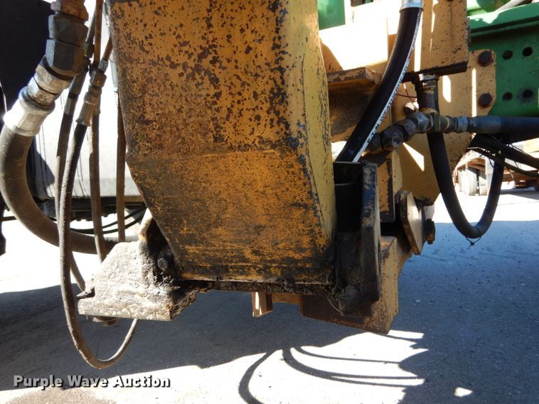 image for item GC9434 2000 John Deere 7210 tractor