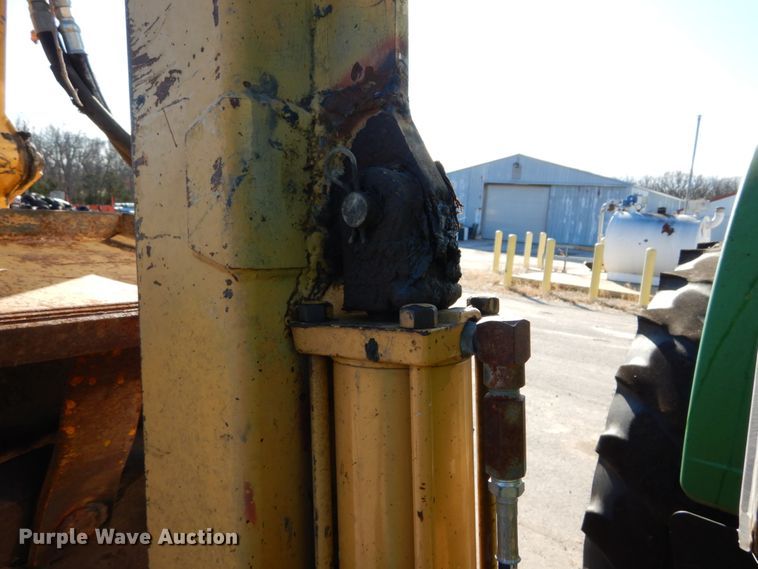 image for item GC9434 2000 John Deere 7210 tractor