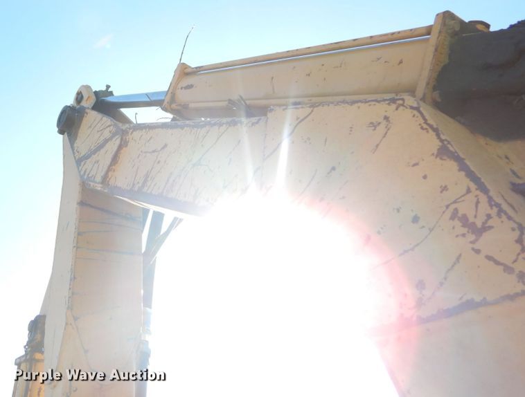 image for item GC9434 2000 John Deere 7210 tractor