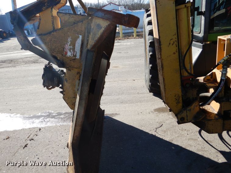 image for item GC9434 2000 John Deere 7210 tractor