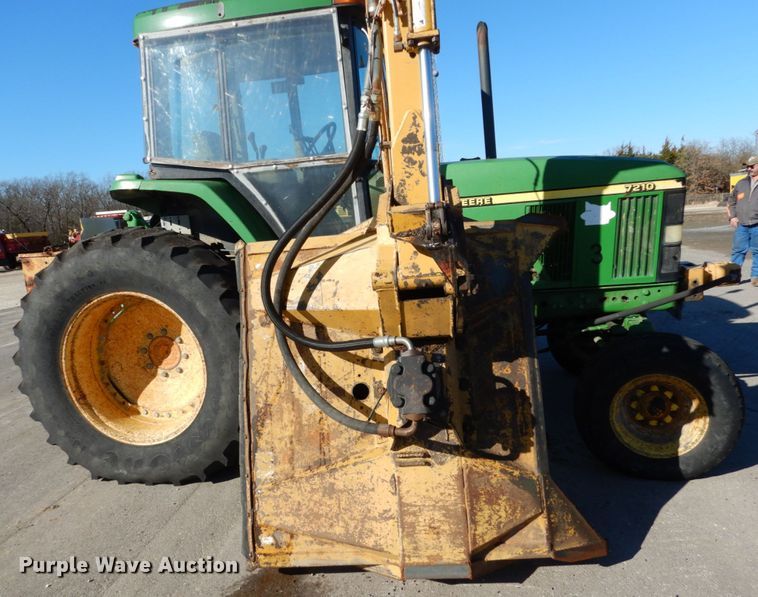 image for item GC9434 2000 John Deere 7210 tractor