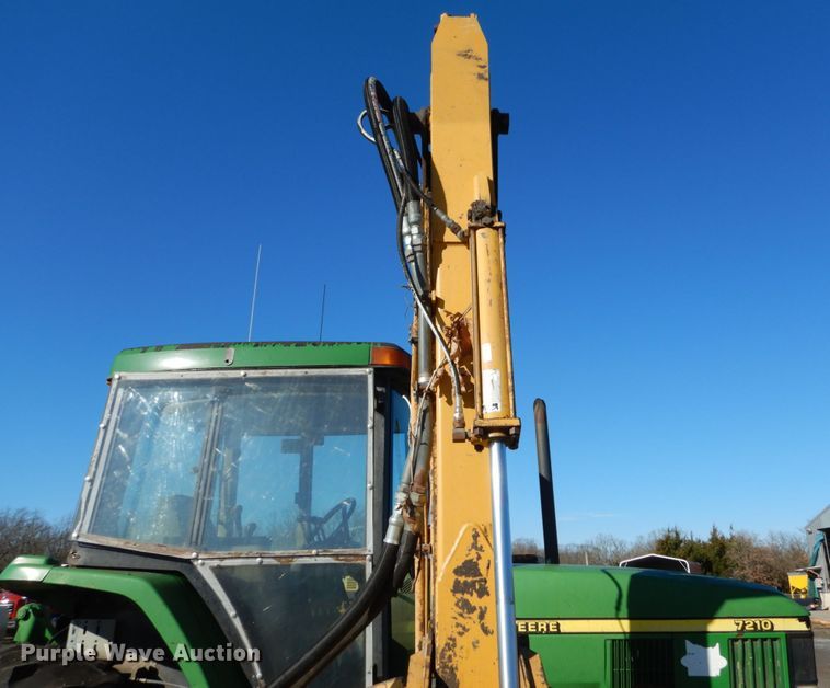 image for item GC9434 2000 John Deere 7210 tractor