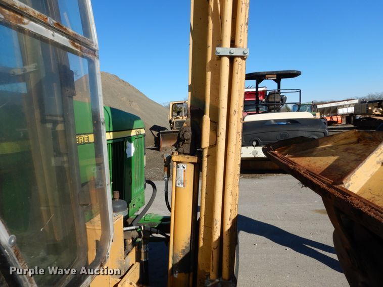 image for item GC9434 2000 John Deere 7210 tractor