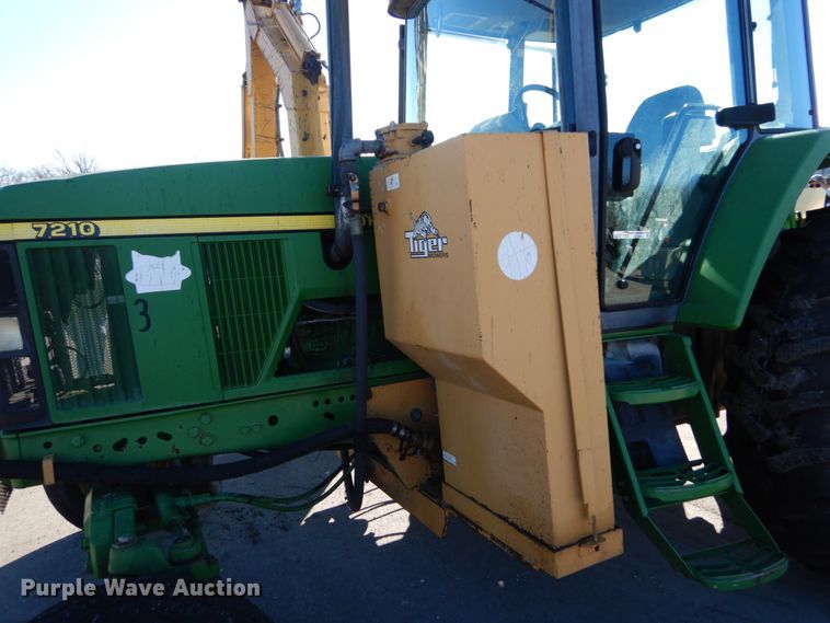 image for item GC9434 2000 John Deere 7210 tractor