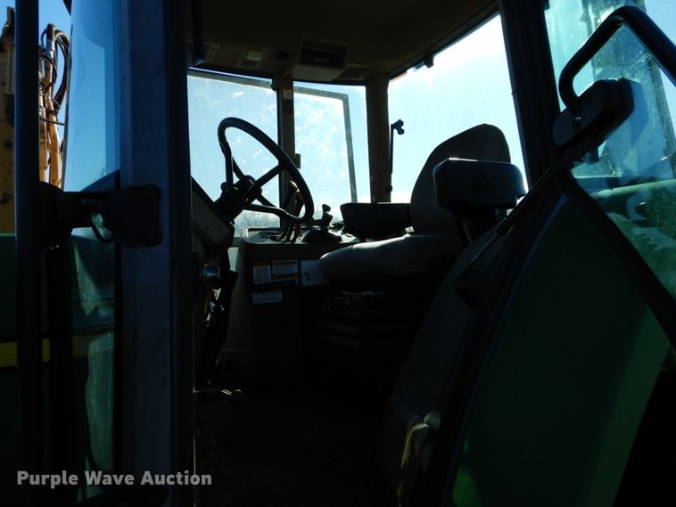 image for item GC9434 2000 John Deere 7210 tractor