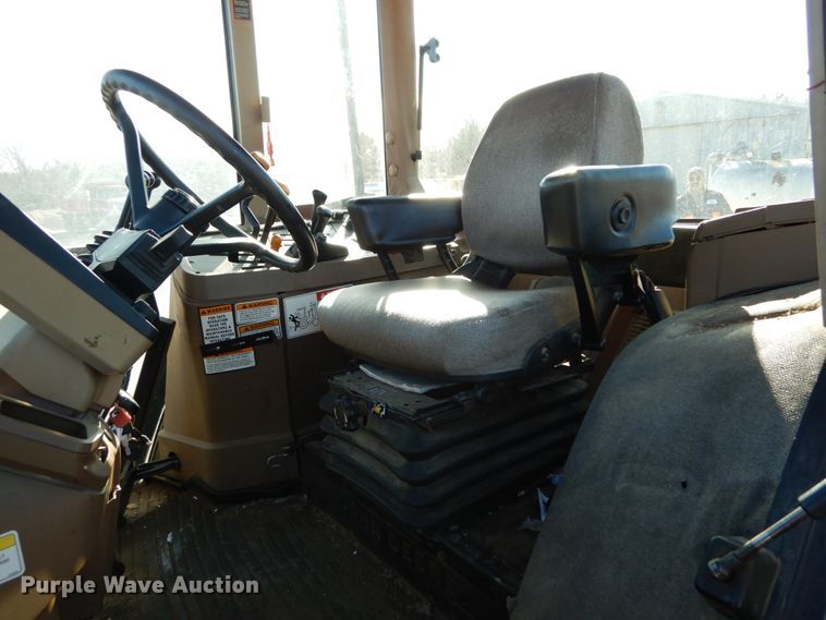 image for item GC9434 2000 John Deere 7210 tractor