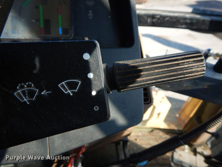 image for item GC9434 2000 John Deere 7210 tractor