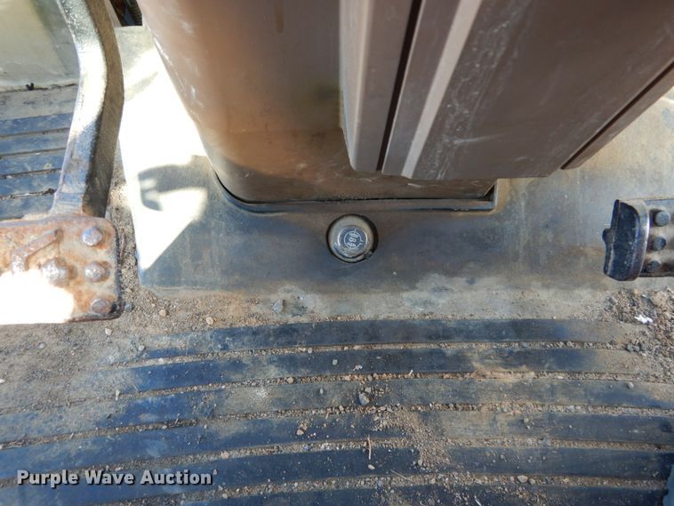 image for item GC9434 2000 John Deere 7210 tractor