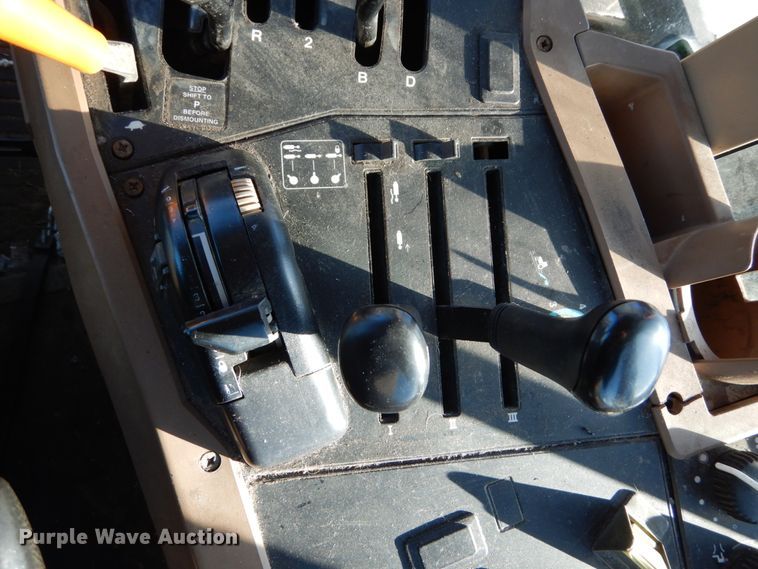 image for item GC9434 2000 John Deere 7210 tractor